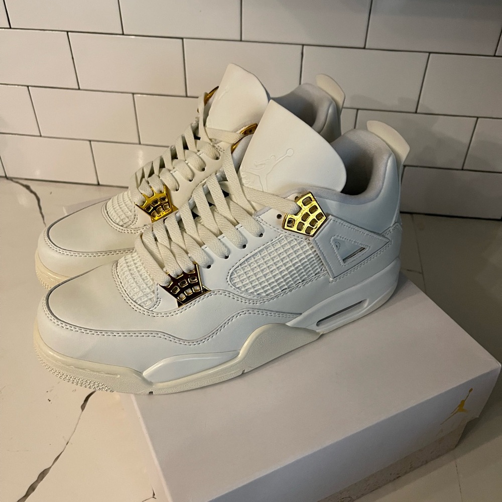 Men’s Jordan Retro 4 Metallic Gold Size 10.5. - Picture 6 of 8